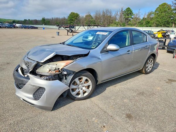2013 MAZDA 3 SV/Base