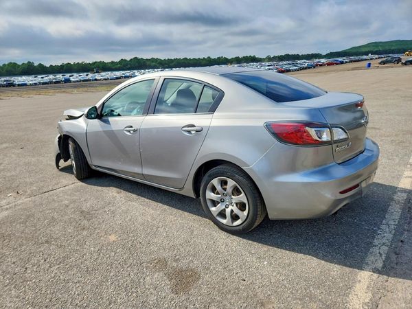 2013 MAZDA 3 SV/Base
