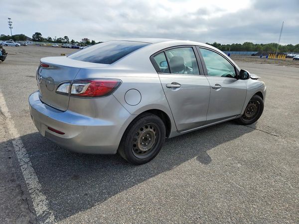 2013 MAZDA 3 SV/Base