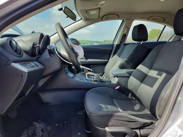 2013 MAZDA 3 SV/Base