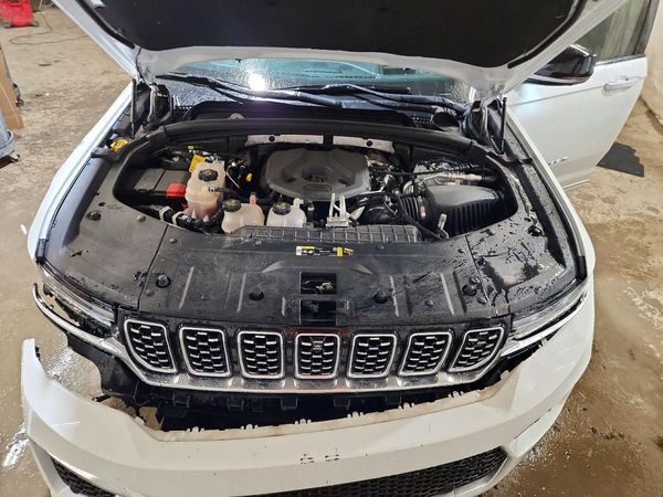 2022 JEEP CHEROKEE Summit 4XE — Engine bay