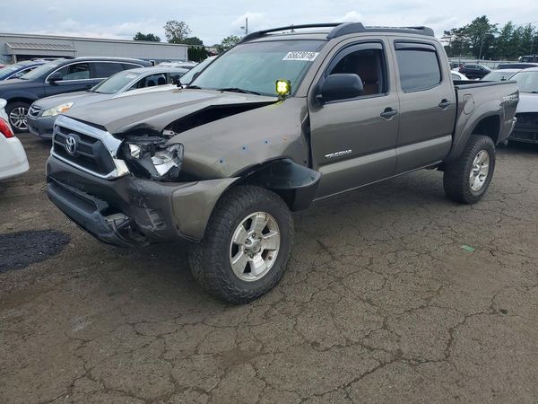 2015 TOYOTA TACOMA Delux Grade