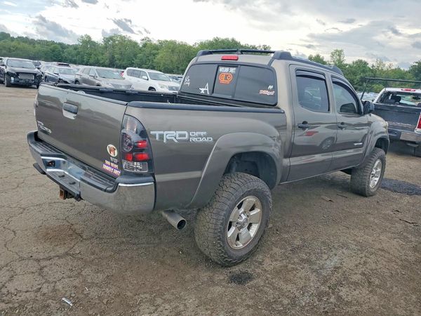2015 TOYOTA TACOMA Delux Grade