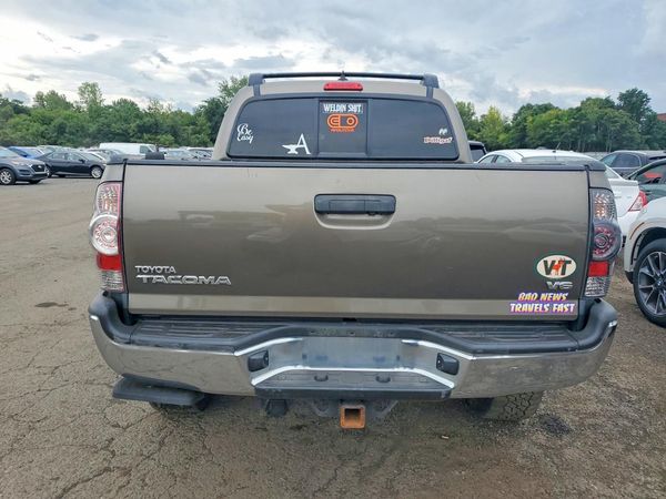 2015 TOYOTA TACOMA Delux Grade