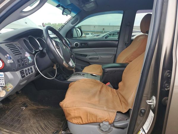 2015 TOYOTA TACOMA Delux Grade