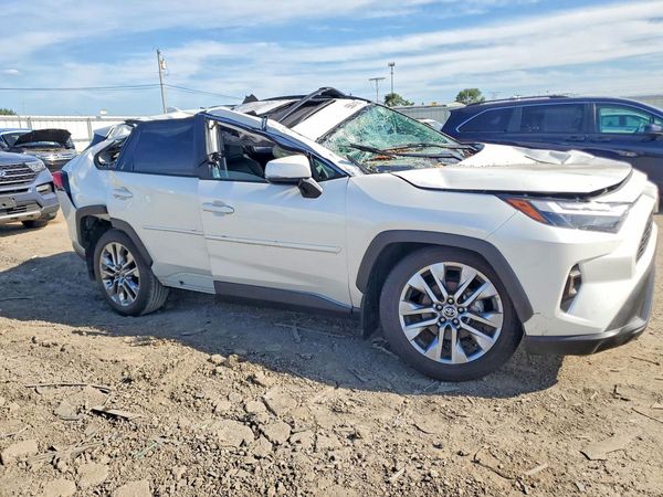 2024 TOYOTA RAV4 XLE Premium — Passenger 3/4