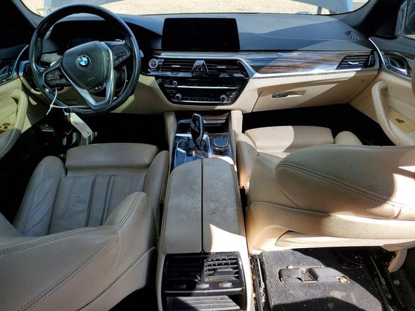 2020 BMW 530