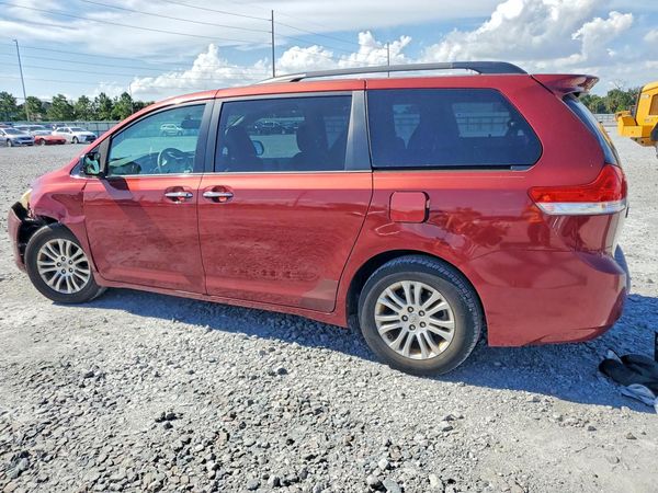 2012 TOYOTA SIENNA