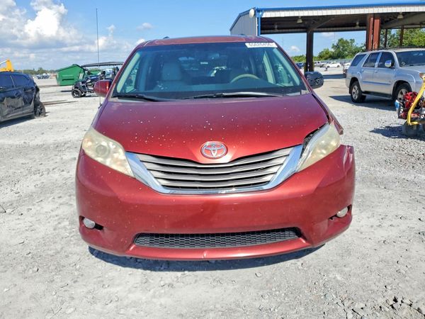 2012 TOYOTA SIENNA