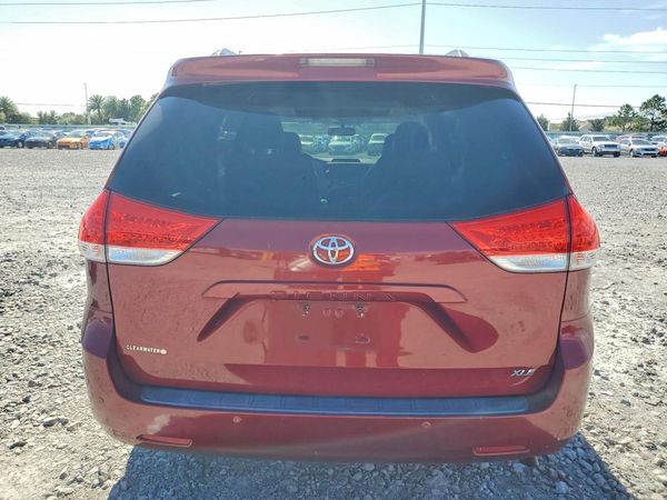 2012 TOYOTA SIENNA