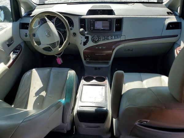 2012 TOYOTA SIENNA