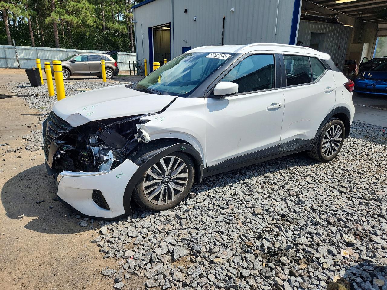 2023 NISSAN KICKS SV — Front 3/4