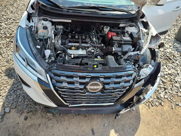 2023 NISSAN KICKS SV — Engine bay