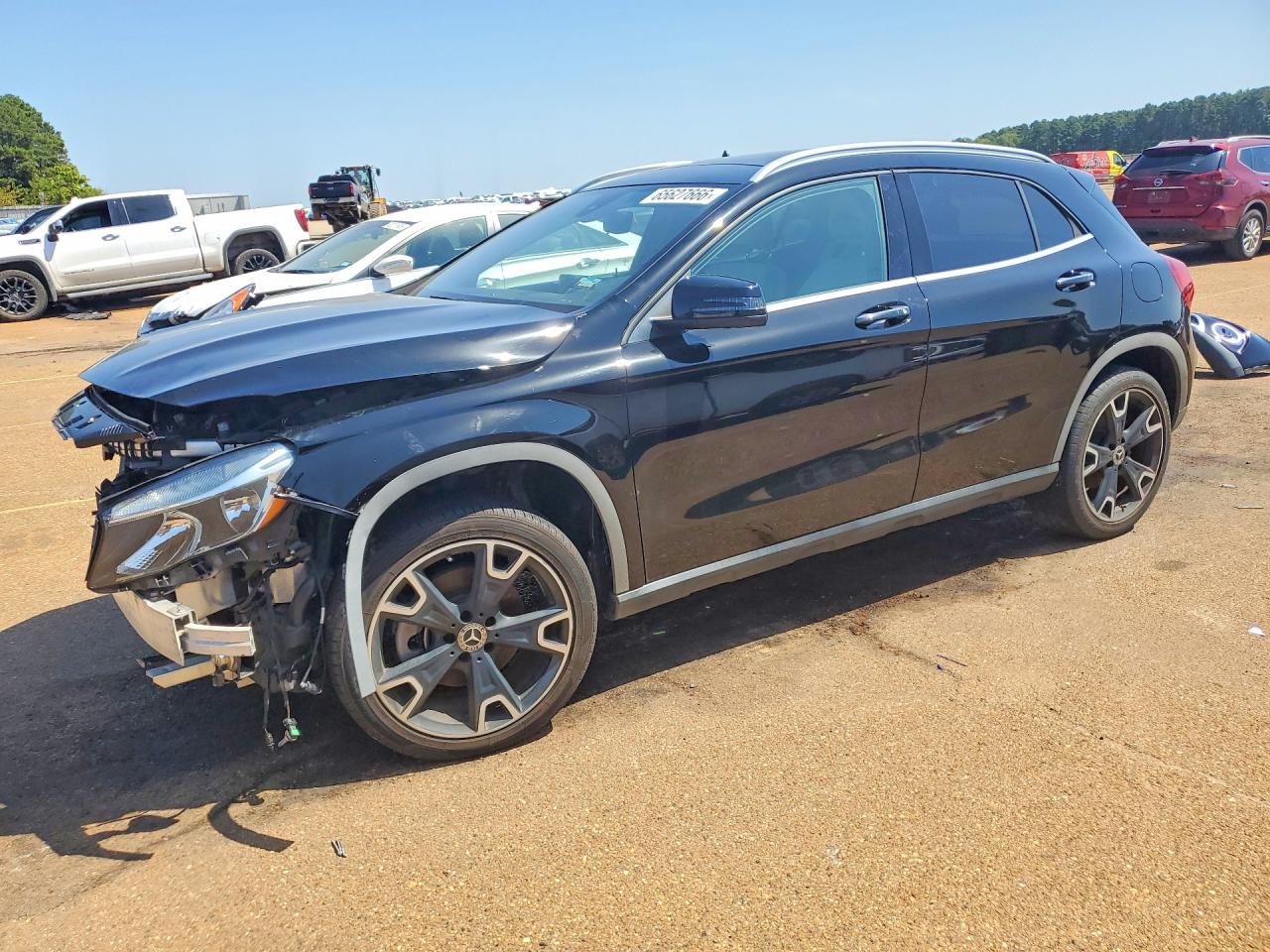 2018 MERCEDES-BENZ GLA-CLASS GLA250 — Front 3/4