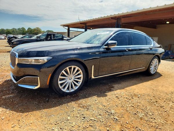 2022 BMW 740