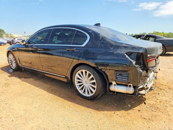 2022 BMW 740