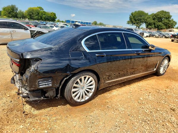 2022 BMW 740