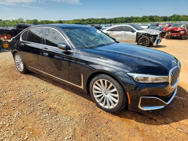 2022 BMW 740