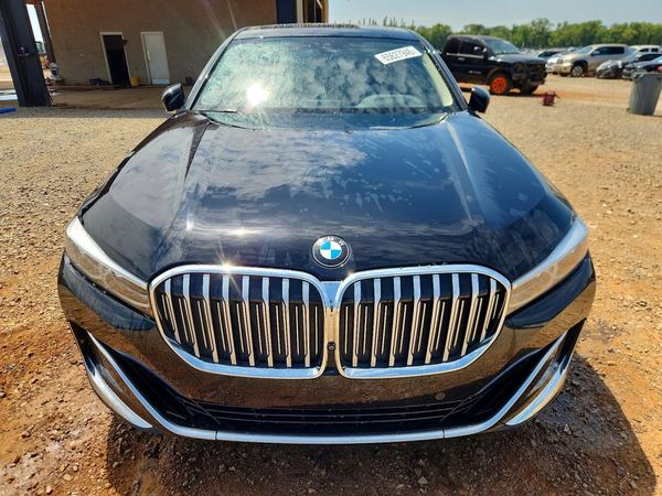 2022 BMW 740