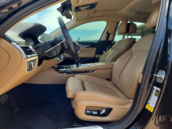 2022 BMW 740