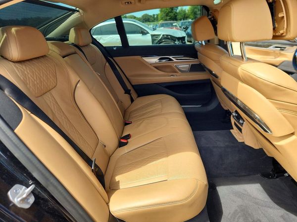 2022 BMW 740