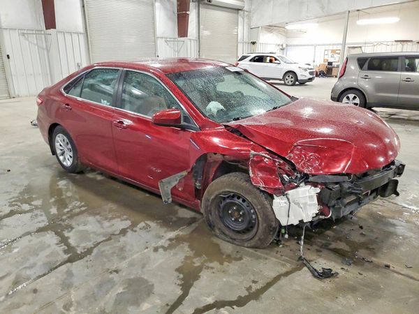 2016 TOYOTA CAMRY — Passenger 3/4