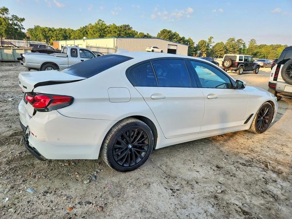 2021 BMW 530