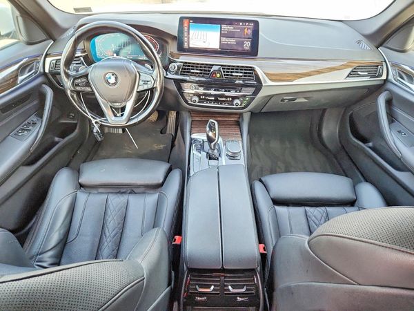 2021 BMW 530