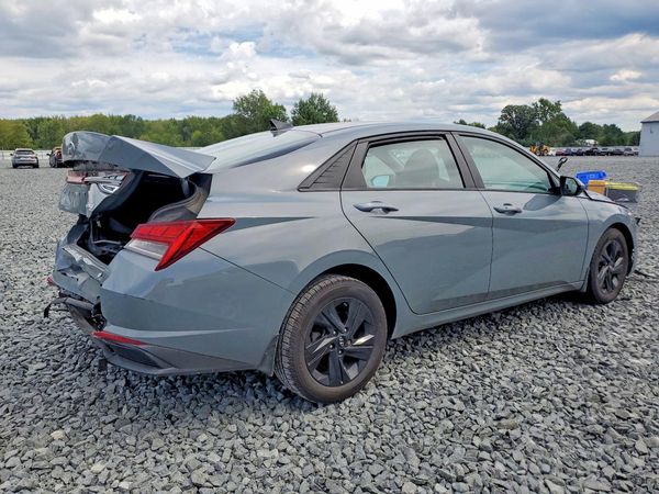 2022 HYUNDAI ELANTRA Blue