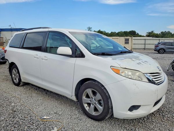 2017 TOYOTA SIENNA LE Mobility/LE
