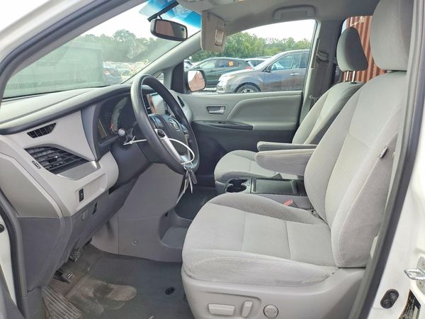 2017 TOYOTA SIENNA LE Mobility/LE