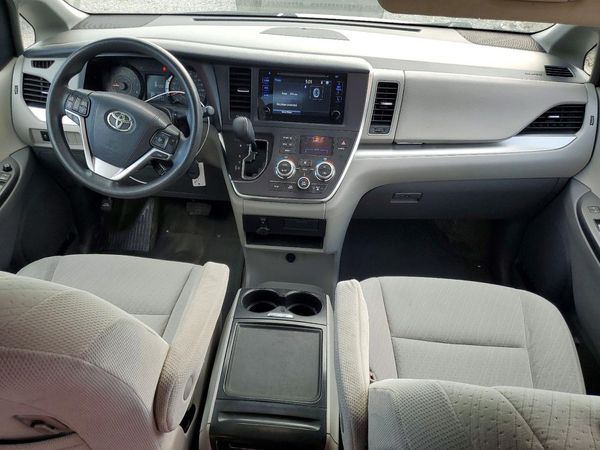 2017 TOYOTA SIENNA LE Mobility/LE