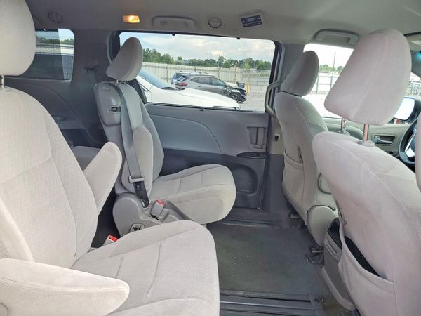 2017 TOYOTA SIENNA LE Mobility/LE