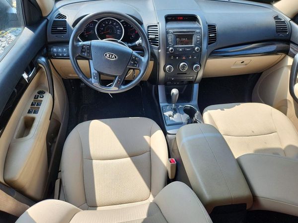 2013 KIA SORENTO Base / LX