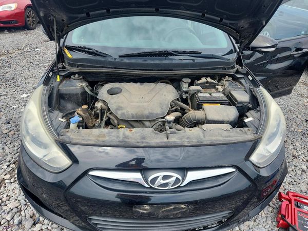 2013 HYUNDAI ACCENT GLS Premium/ SE — Engine bay