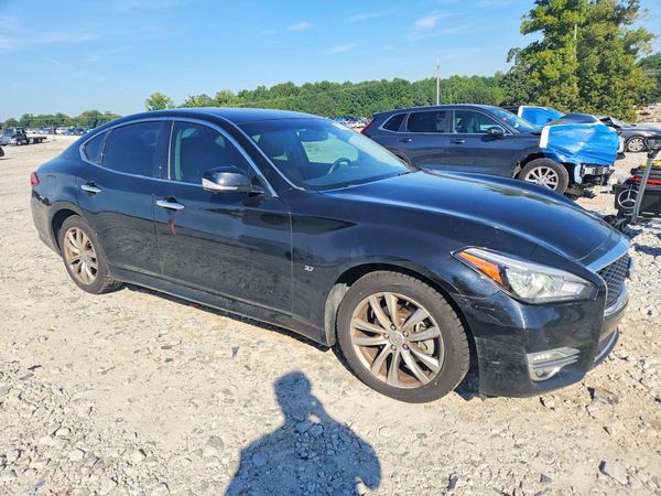 2015 INFINITI Q70
