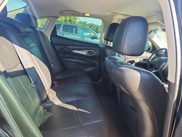 2015 INFINITI Q70