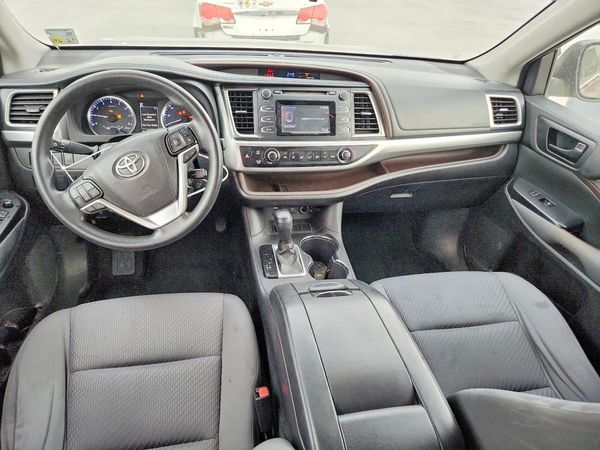 2018 TOYOTA HIGHLANDER LE/LE Plus
