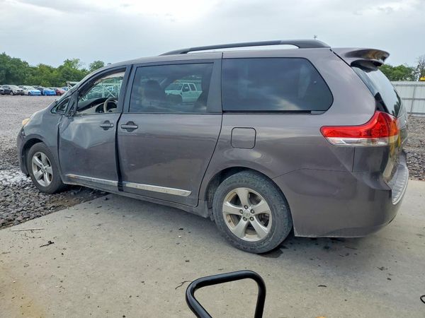 2013 TOYOTA SIENNA