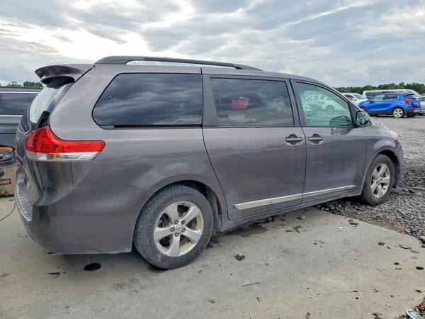 2013 TOYOTA SIENNA