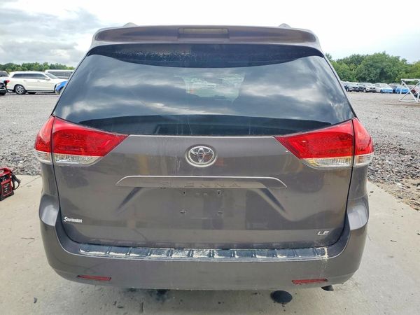 2013 TOYOTA SIENNA