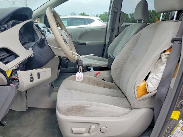 2013 TOYOTA SIENNA