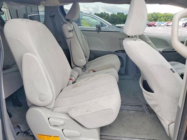 2013 TOYOTA SIENNA