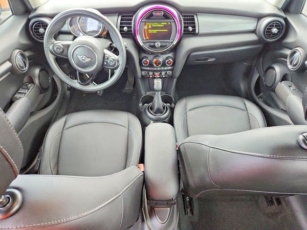 2017 MINI COOPER