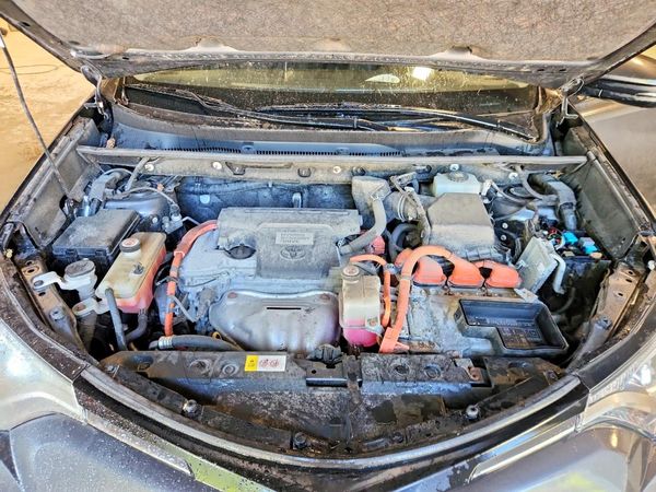 2017 TOYOTA RAV4 LE/XLE Hybrid — Engine bay