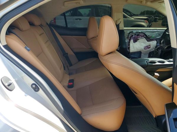 2016 LEXUS IS 200t