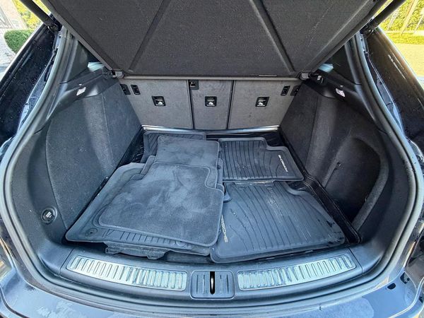 2021 PORSCHE MACAN Base