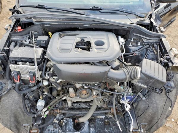 2020 JEEP CHEROKEE Limited — Engine bay