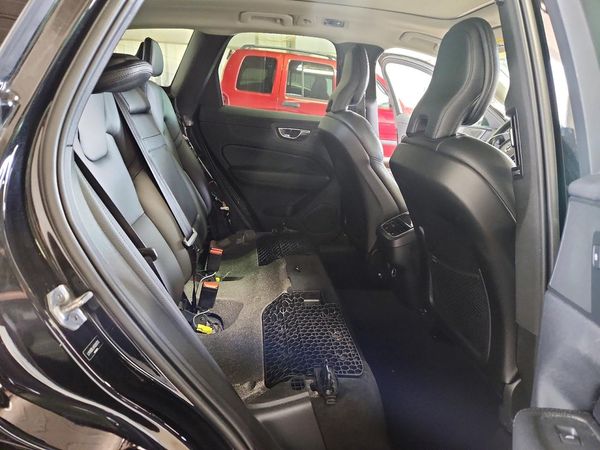 2019 VOLVO XC60 Inscription
