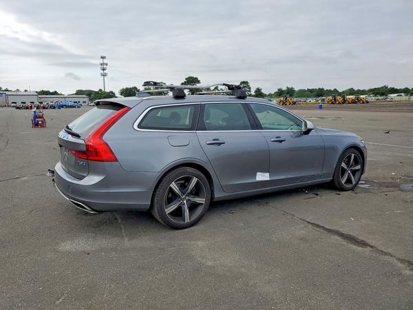 2018 VOLVO V90